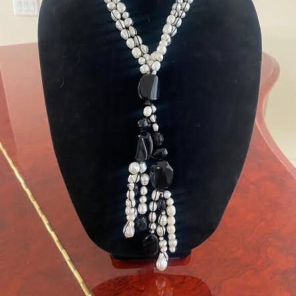 NWOT CHICOS FRESHWATER PEARL LARIAT NECKLACE. - Picture 2 of 3